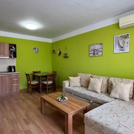 Kasandra 'д' 5 Sunny * סאני ביץ'