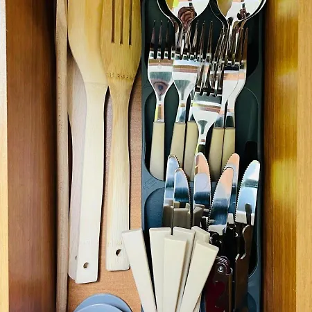 Kasandra 'д' 5 Sunny סאני ביץ'